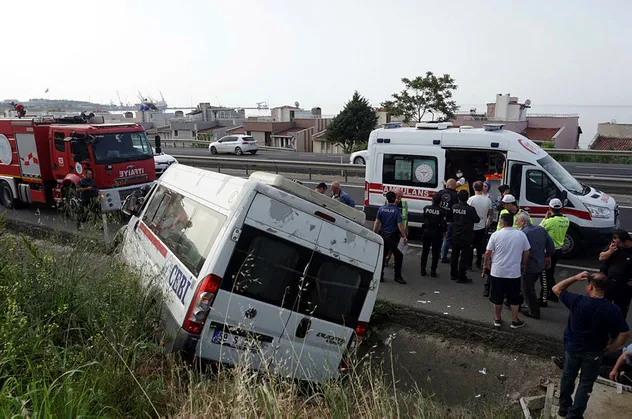 Son dakika: Tekirdağ'da işçi servisi devrildi: 5 yaralı