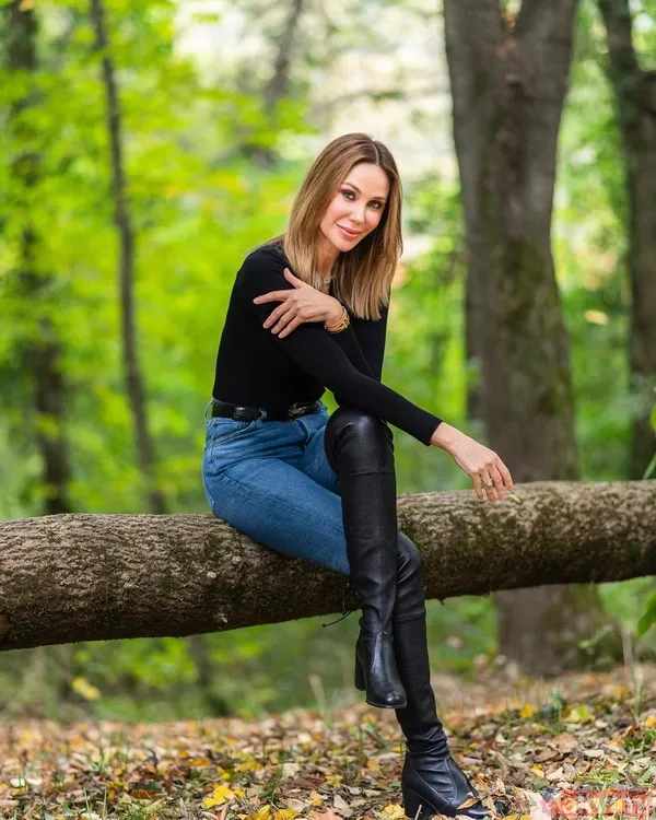 27 yıldır 56 kilo! 2 çocuk annesi Demet Şener “Asla diyet yapmıyorum” diyerek sırrını açıkladı! Bakın 45’lik Demet formunu neye borçlu... - 10