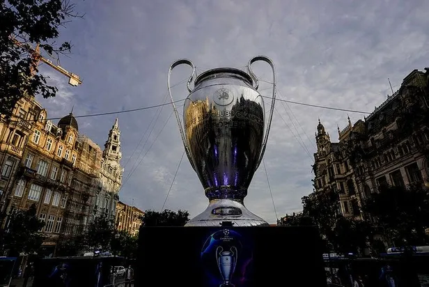 Şampiyonlar Ligi finali öncesi Porto karıştı! Manchester City ile Chelsea taraftarları birbirine girdi-6