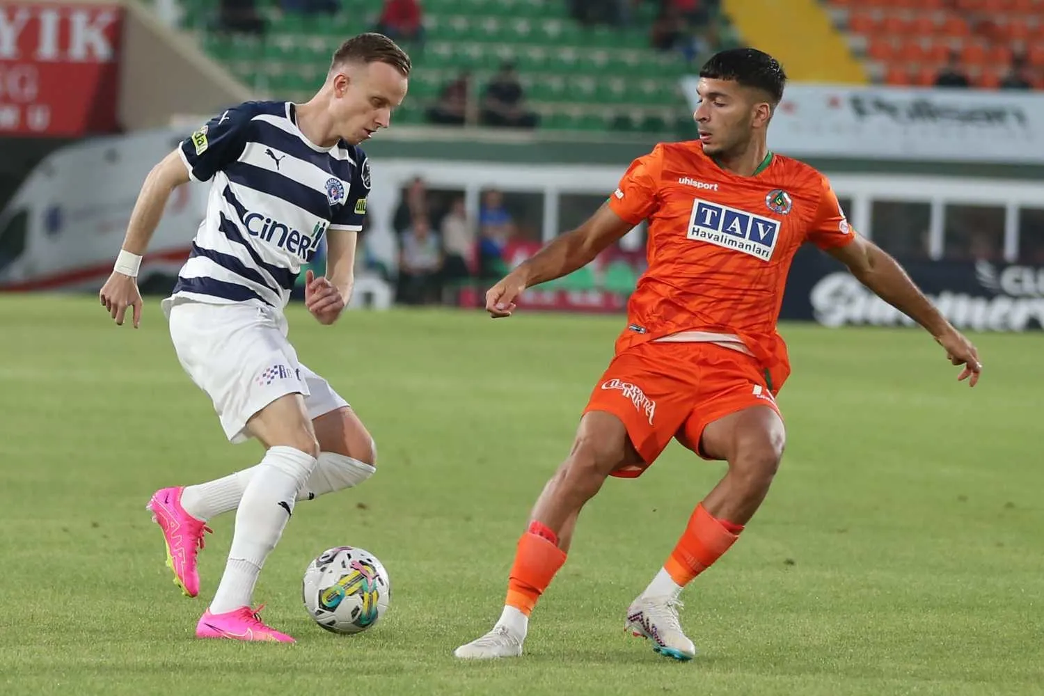 İtalyanlar duyurdu: Fenerbahçe'ye yıldız golcü! En Nesyri beklenirken... - 24