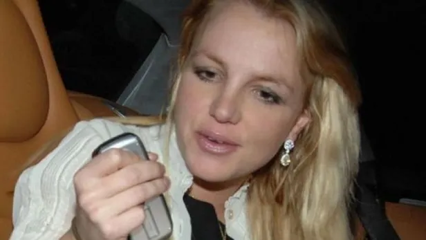 Çırılçıplak pozlar verdi yaptığını 'bu dünyaya çıplak geldik' diye savundu! Britney Spears çıkarıp çıkarıp bir kenara atıyor-2