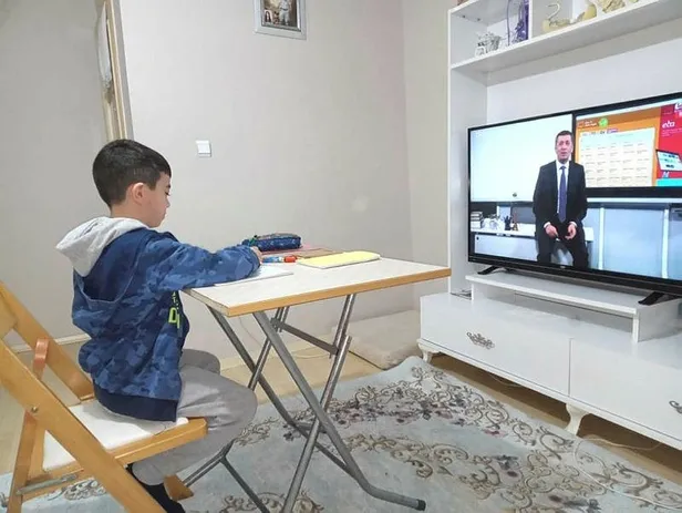 Son dakika: Bakan Selçuk tarih vererek açıkladı: Öğretmenlerimiz, öğrencileriyle irtibat halinde olacaklar-1