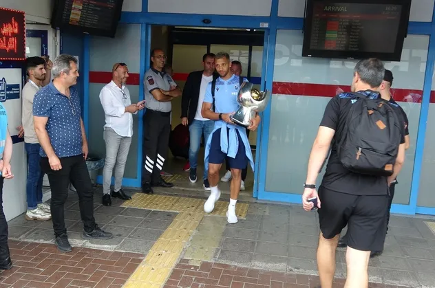 Trabzonspor Trabzon'a Süper Kupayla döndü