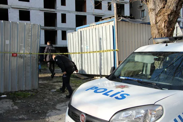 istanbulda-20-gundur-aranan-17-yasindaki-fatih-savasin-cansiz-bedeni-sislide-insaat-boslugunda-bulundu-1646388305425.jpg İstanbul'da 20 gündür aranan 17 yaşındaki Fatih Savaş'ın cansız bedeni Şişli'de inşaat boşluğunda bulundu-11