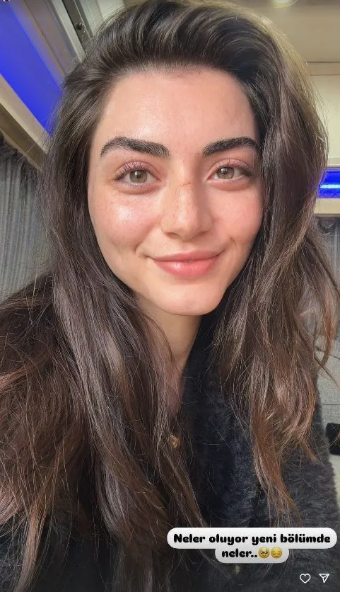 kurulus-osmanin-bala-hatunu-ozge-torerden-heyecanlandiran-paylasim-en-dogal-haliyle-yine-hayran-birakti-1732282818411.jpg (Kaynak: Sosyal medya)