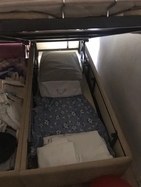 hirsizlik-sucundan-25-yil-hapis-cezasiyla-aranan-sahis-bazanin-icinde-yakalandi-1654582534879.jpg Hırsızlık suçundan 25 yıl hapis cezasıyla aranan şahıs bazanın içinde yakalandı-4