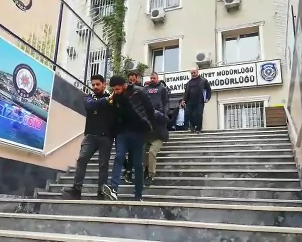 1651732459954.jpg Çuvallarla altın çaldılar! Beykoz'da kuyumcuda milyonluk soygun-6