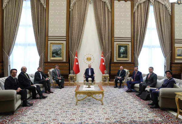 baskan-recep-tayyip-erdogan-farasis-enerji-ceosu-kepleri-kabul-etti-1635348676118.jpg