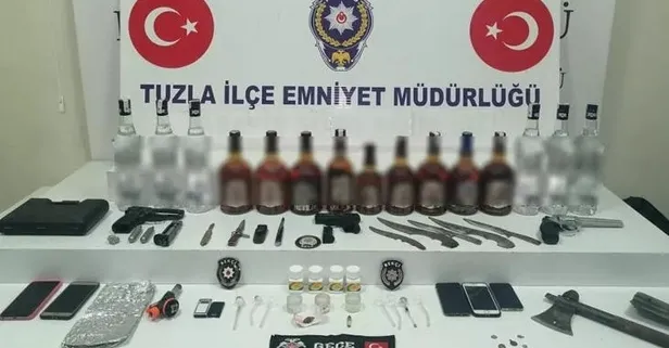 Tuzla’da durdurulan otomobilden 'cephanelik' çıktı