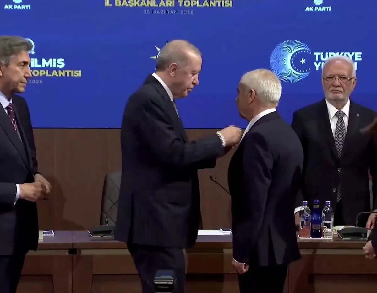 Rasim Arı, Mesut Özarslan ve Mehmet Özcan AK Parti'de! Rozetlerini Başkan Erdoğan taktı-3