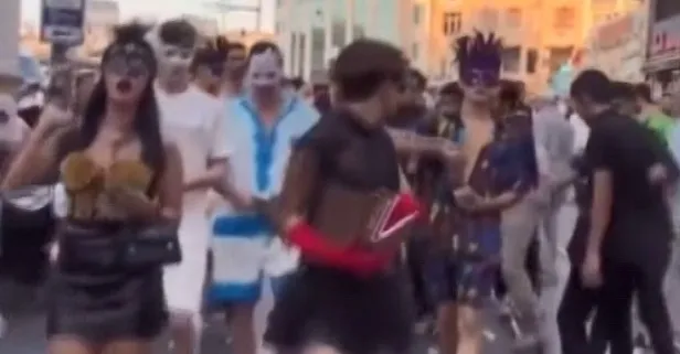 İstiklal Caddesi'nde dolar dağıtmışlardı! Maskeli sapkınlar yaşadıkları villada yakalandı: 13 gözaltı