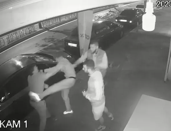 tekirdagda-tekel-bayisine-silahli-saldiri-kursun-yagdirdilar-ambulansi-arayanin-basinda-sise-kirdilar-1692028630391.jpeg Tekirdağ'da tekel bayisine silahlı saldırı! Kurşun yağdırdılar, ambulansı arayanın başında şişe kırdılar-2