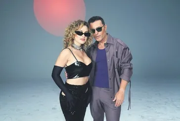 Belarus’lu şarkıcı ile düet yaptı