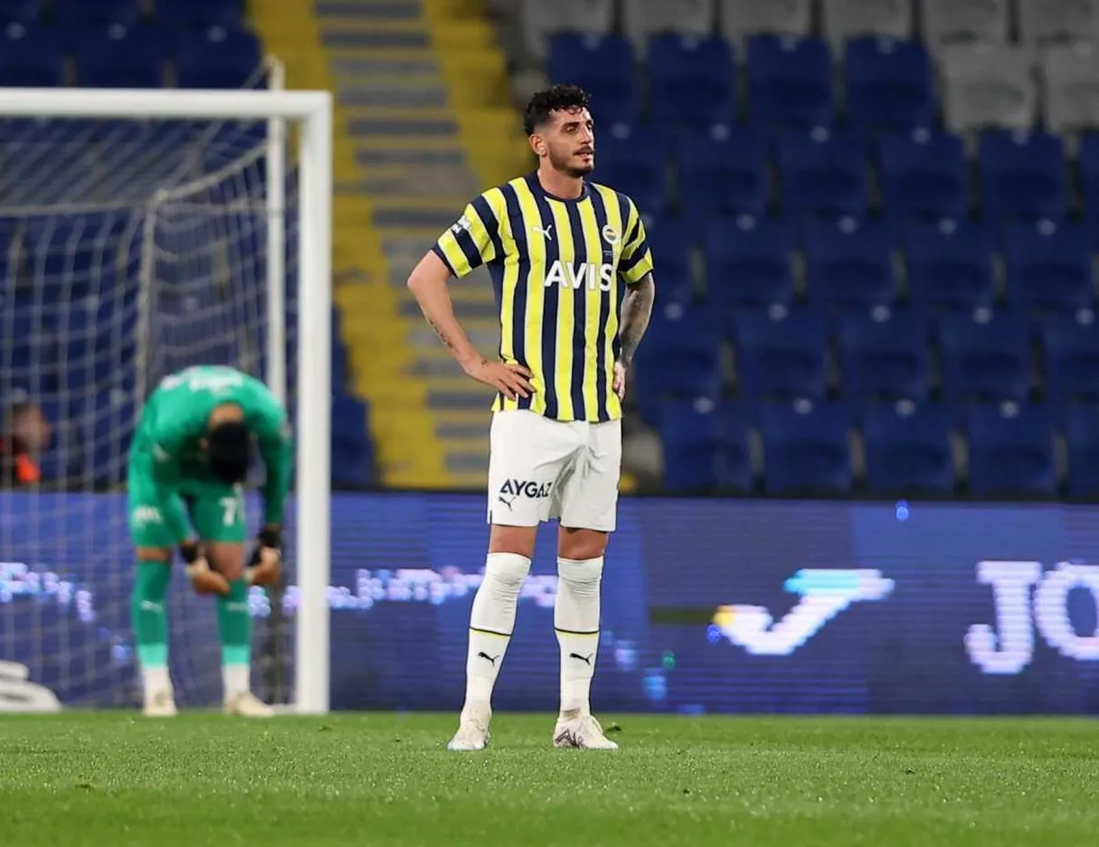 Samet Akaydın takımda kalıyor