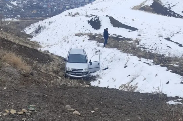 Kaza sonrası araçtan çıkamayan sürücü donarak öldü