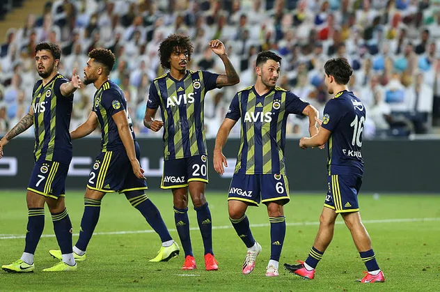 Fenerbahçe'de operasyon düğmesine basıldı! Sezon sonu 10 ayrılık 2 imza