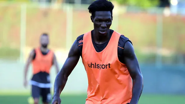 Fenerbahçe, Erol Bulut’un yanı sıra Papiss Cisse ve Fabrice N’Sakala’yı da istiyor-1