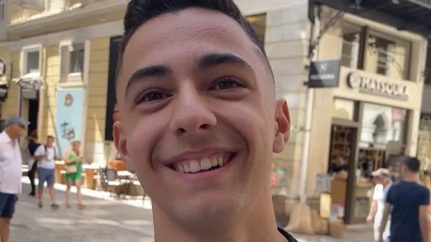 turkiyeden-nefret-ediyorum-diyen-yunan-genc-neden-sorusuna-cevap-veremedi-roportaji-yapan-adamin-cevabiyla-sok-1666204388810.jpg “Türkiye’den nefret ediyorum” diyen Yunan genç “Neden” sorusuna cevap veremedi! Röportajı yapan adamın cevabıyla şoke oldu-3