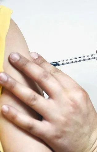 Son dakika: Tüm 15 yaş üstüne ve kronik hastalığı olan 12 yaş üstüne aşı hakkı tanımlandı