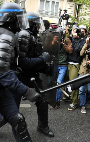 Fransa'da 1 Mayıs: 39 kişiye gözaltı