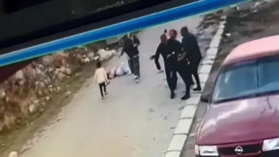 Dehşet videosu: Boşanma aşamasındaki eşini böyle bıçakladı!