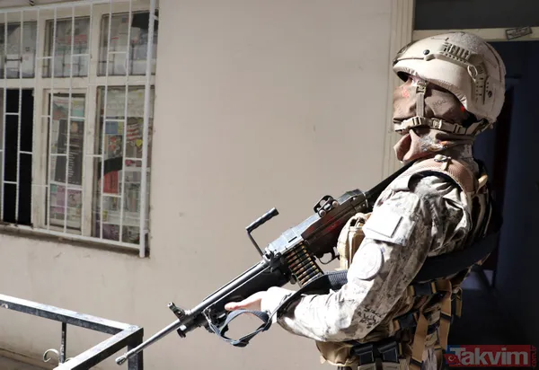 Van'da metruk binada Afganistan uyruklu 13 göçmen yakalandı - 12