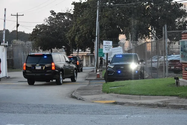 ABD tarihinde bir ilk! Eski Başkan Trump tutuklandı: Hapse girdi sabıka fotoğrafı çektirdi | Alman Bild '100 yıl konuşulacak' diyerek duyurdu-4