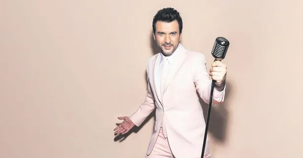 Gökhan Tepe 'Yılın En İyi Erkek Sanatçısı' ödülünü aldı