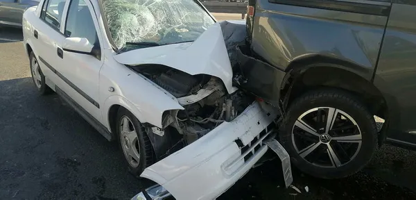 1636719682915.jpg İstanbul Bahçelievler'de zincirleme kaza! 7 araç birbirine girdi trafik kilitlendi-3
