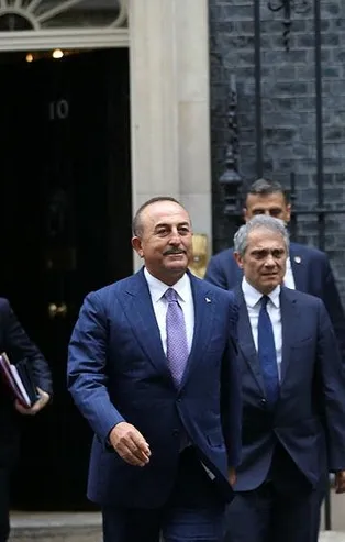 Son dakika: Dışişleri Bakanı Mevlüt Çavuşoğlu, İngiltere Başbakanı Johnson'la görüştü