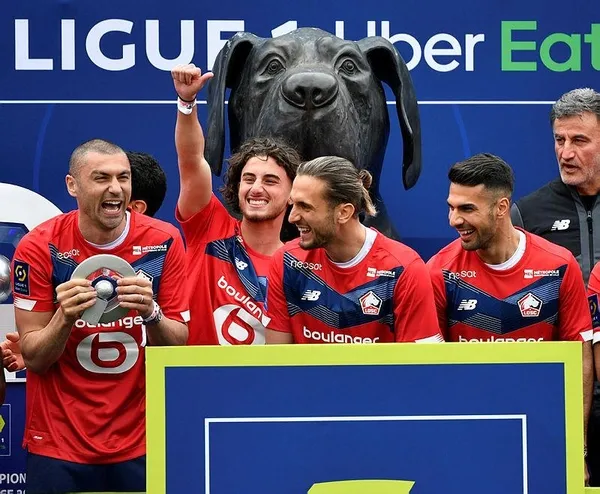 Fransızlar Burak Yılmaz’ı yılın 11’ine almadı!