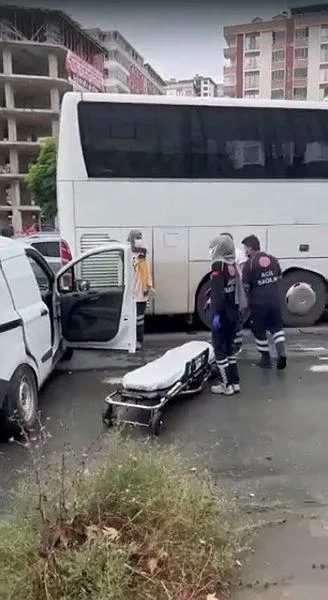 deli-bal-bu-kez-otobus-soforunu-carpti-trabzonda-feci-kaza-1660840699674.jpeg Deli bal bu kez otobüs şoförünü çarptı! Trabzon'da kaza kamerada...-1