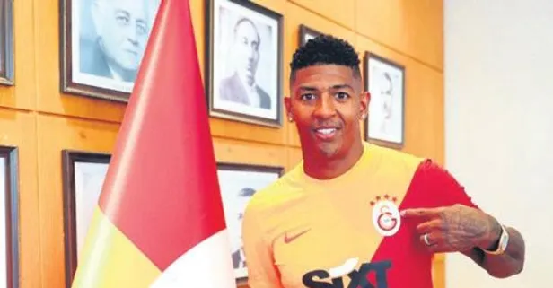 Van Aanholt Galatasaray'a imzayı attı