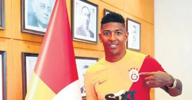 Van Aanholt Galatasaray’a imzayı attı