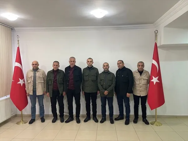 son-dakika-mit-ve-katar-istihbaratindan-ortak-operasyon-libyada-2-yildir-alikonulan-7-turk-vatandasi-yurda-getirildi-1637488508883.jpg SON DAKİKA: MİT ve Katar istihbaratından ortak operasyon! Libya'da 2 yıldır alıkonulan 7 Türk vatandaşı yurda getirildi-2