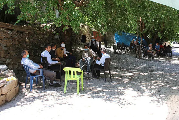 hakkaride-sehit-olan-piyade-sozlesmeli-onbasi-recep-durakin-sehadet-haberi-ailesine-ulasti-1593007187260.jpg Hakkari'de şehit olan Piyade Sözleşmeli Onbaşı Recep Durak'ın şehadet haberi ailesine ulaştı-2