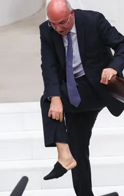 Mahmut Tanal'dan çorap şov