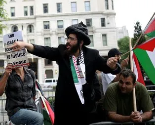 Haham Weiss, İsrail’e karşı Filistin bayrağı taşıdı