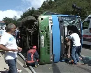 İstanbul’da halk otobüsü devrildi