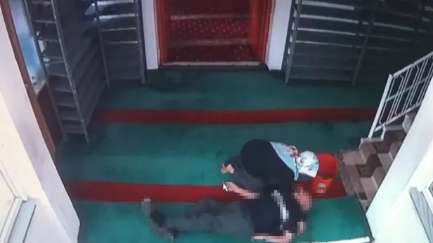 Düzce'den kahreden görüntüler! 60 yıllık eşini yaşatma çabası kamerada-1