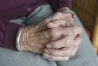 Alzheimer’a karşı yeni umut: Bu besinlerle risk azalıyor, bu yöntemle hafıza güçleniyor!