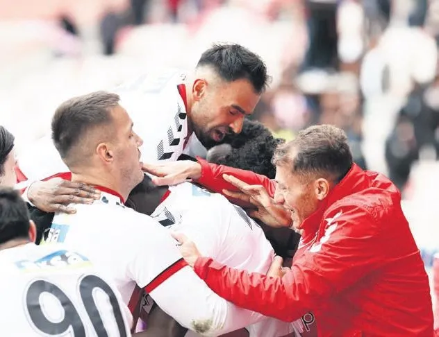 5 gollü maçta gülen Yiğido