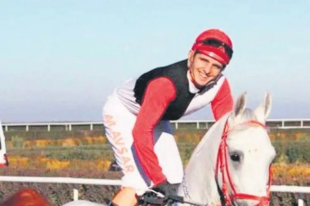 Altılı oynayan Mümin Gırız kuponu yatınca hıncını jokey  Menderes Avşar’dan çıkardı