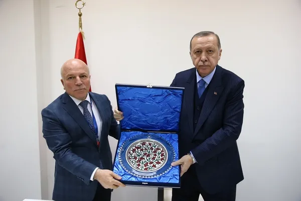 Cumhurbaşkanı Erdoğan, Erzurum Valisi ve Büyükşehir Belediye Başkanını kabul etti-1