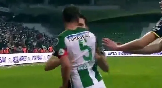 1644681512798.jpeg Bir anda ortalık karıştı! Giresunspor - Fenerbahçe maçında Ferdi Kadıoğlu ve Zeki Yavru...-3