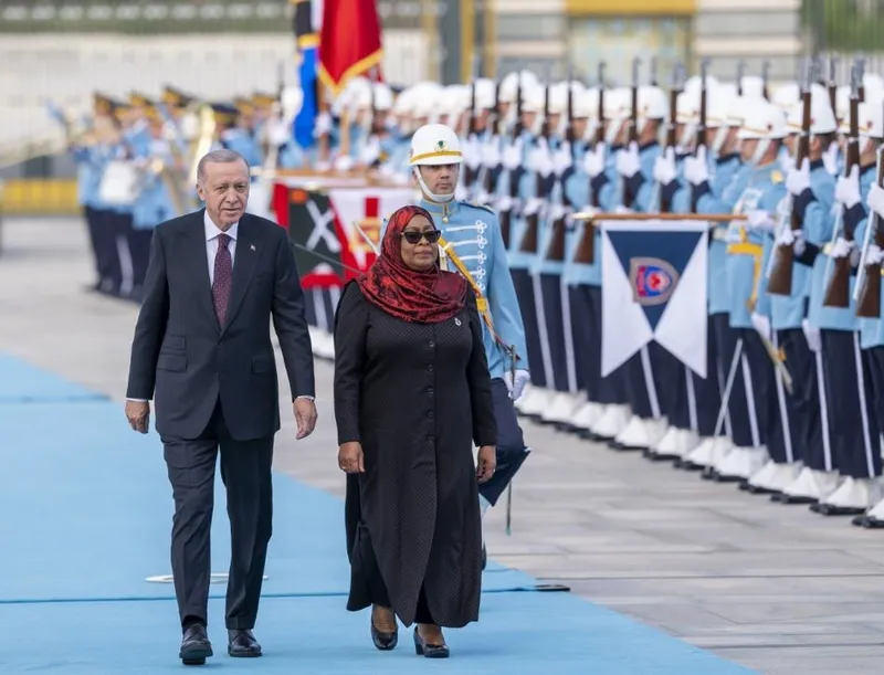 baskan-erdogan-tanzanya-cumhurbaskani-samia-suluhu-hassani-kabul-etti-feto-varligini-sona-erdirecek-adimlar-ma-1713451189963.jpeg Tanzanya ile ticarette hedef 1 milyar dolar! Başkan Erdoğan'dan Batı'ya Gazze çağrısı: İran'a tek ses olanlar şimdi İsrail'e dur demeli-3