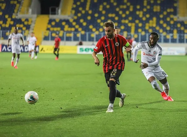 besiktas-genclerbirligi-deplasmaninda-3-puani-3-golle-aldi-1595707055359.jpeg