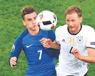 Höwedes’te iki rakip daha çıktı