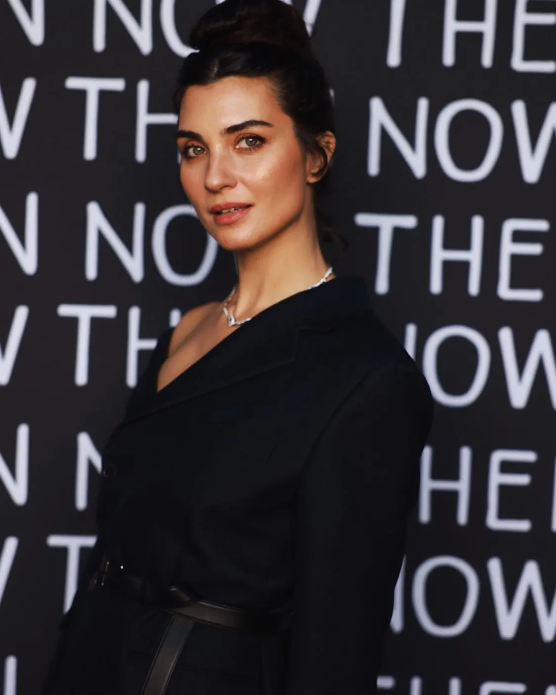 Paris Moda Haftası’nda Tuba Büyüküstün rüzgarı! Güzelliğiyle büyüledi: Bir rüyanın içindeymişim gibi hissettim! - 11