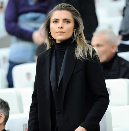Karius'a şok! Taraftarlar sevgilisinin gözü önünde...-3